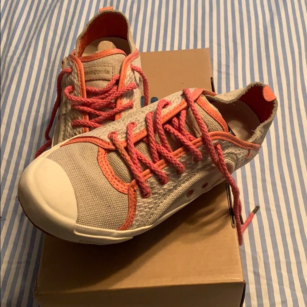 Patagonia patrol cream/salmon size women’s 8.